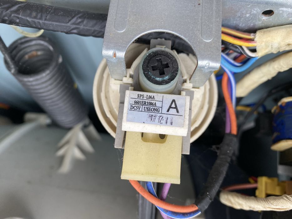 Пралка мала але вмістка LG Direct Drive 6 кг