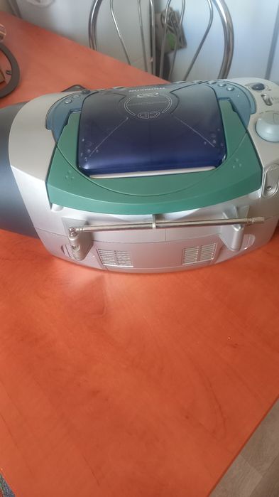 Radiomagnetofon z CD Thomson TM 9136