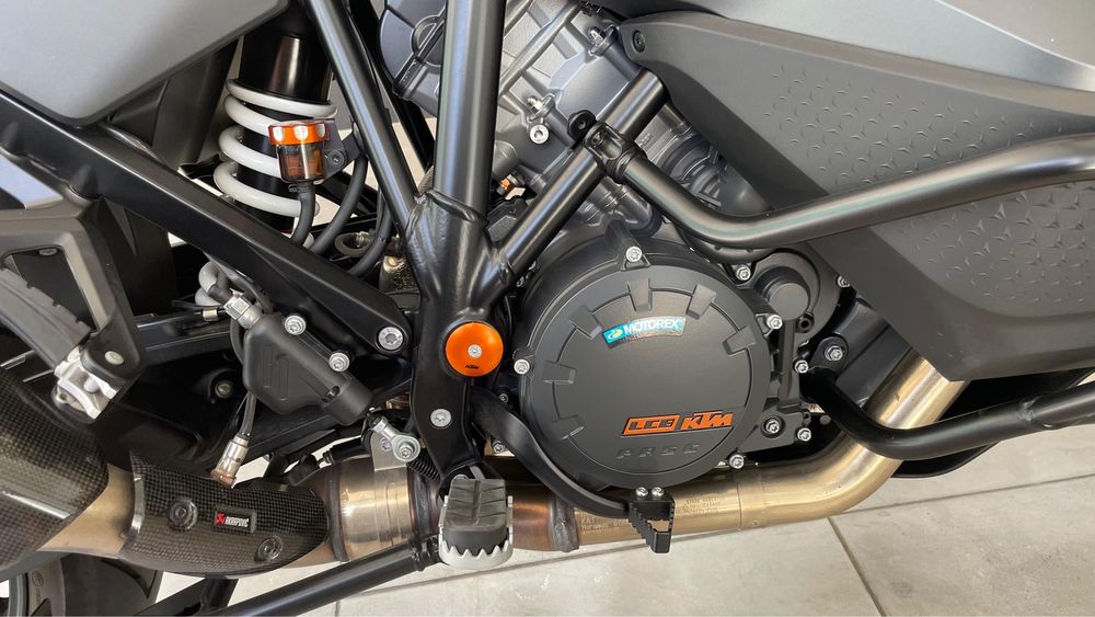 KTM 1290 de garagem semi-nova