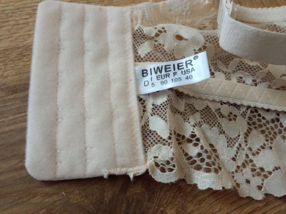 Nowy stanik koronkowy