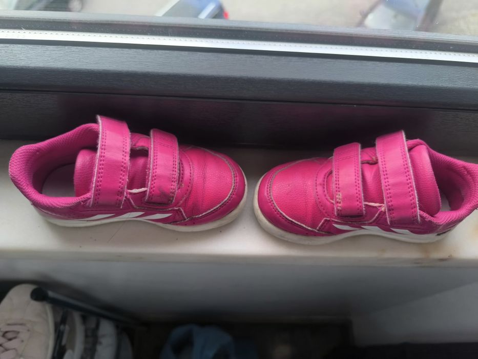 Tênis para menina Adidas tamanho 26