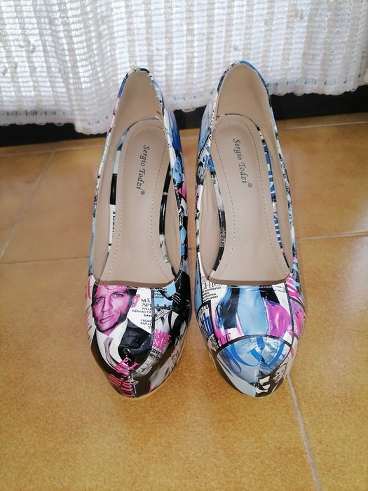 Sapato de tacão alto