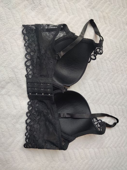 Czarny stanik z koronkowym pasem [r. 75B/80B]