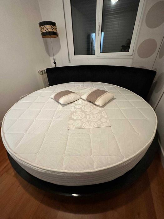 Cama redonda , vendo urgente