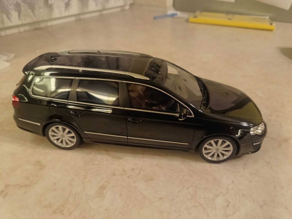 VW PASSAT E36 b6 , - Otto Mobile 1:18 jak nowy!