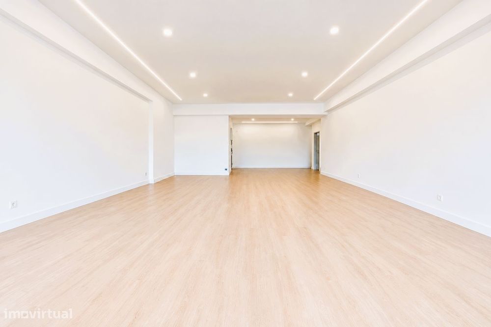 Raro no Mercado! T1 com 92m², Potencial para T2 – a 5 min da Estação