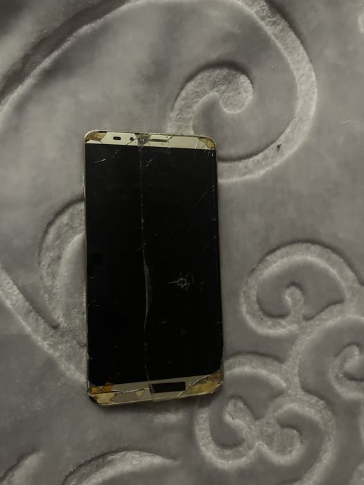 Телефон Huawei на запчастини