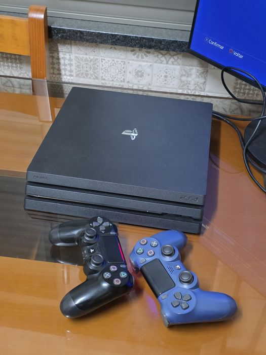 Playstation 4 pro  com 2 comandos e jailbreak
