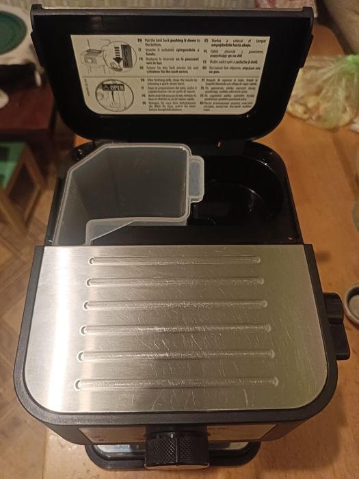 Кофеварка рожковая Delonghi EC260BK