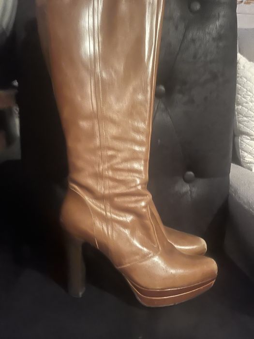 Botas de cano alto em pele