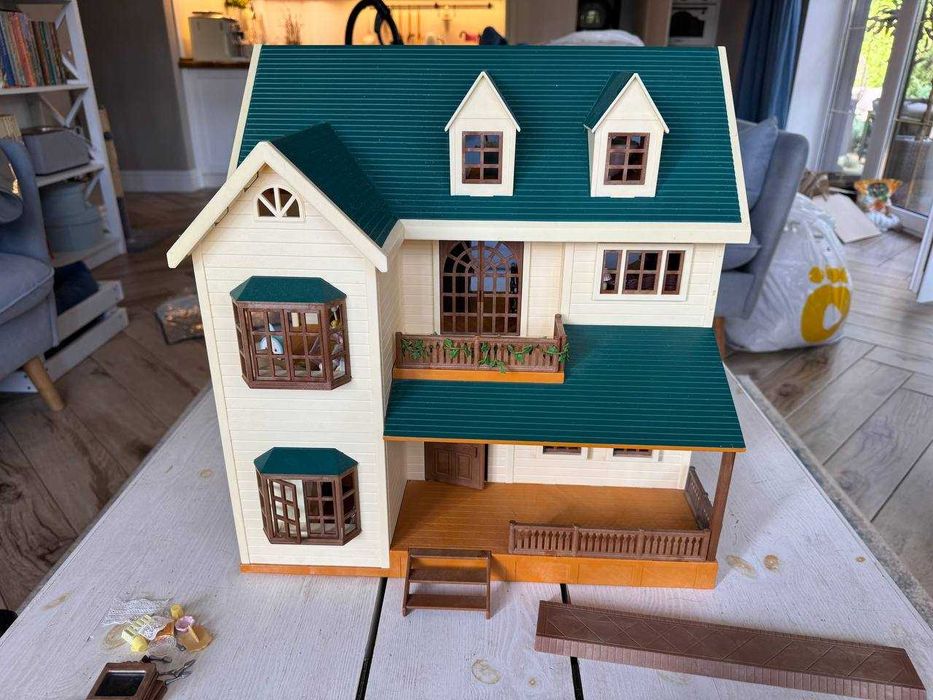 Большой дом Sylvanian Families (Calico Critters) Beechwood Hall дом в дубраве