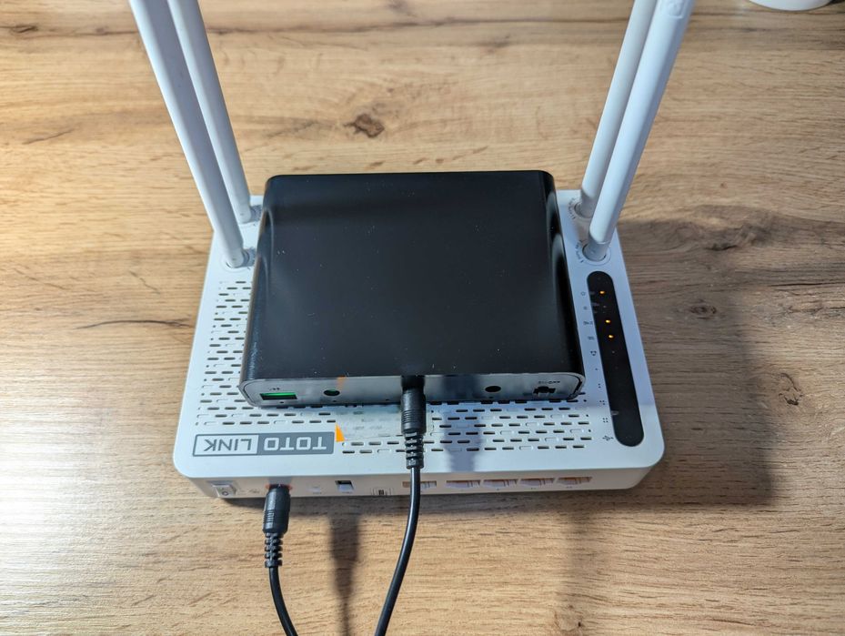 ДБЖ/UPS 12В/9В для роутера і ону з акумуляторами в комплекті