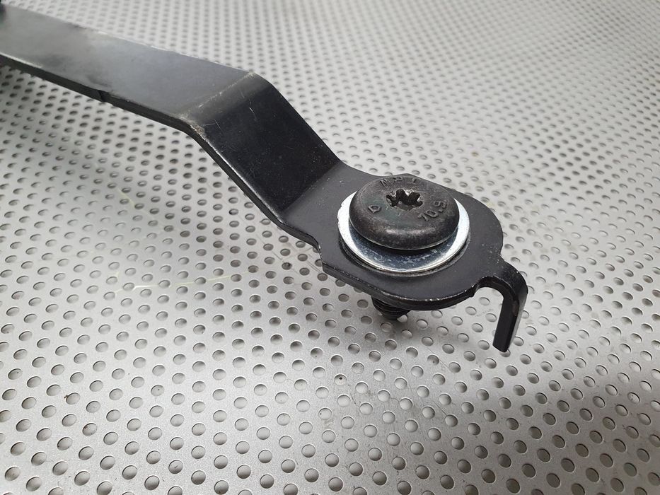 Encaixe de cinto frente direito RENAULT Clio III (BR0/1, CR0/1)