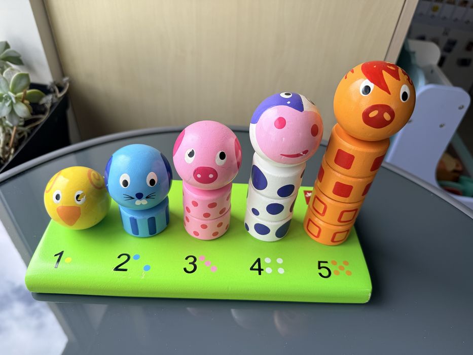 Goula - Brinquedo educativo de encaixe com números.