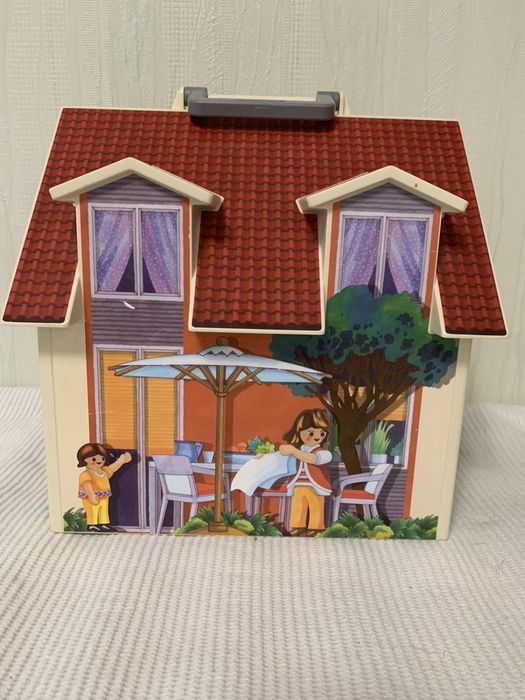 Playmobil з аксесуарами та фігурками - будинок, дитячий майданчик