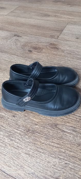 Туфлі для дівчинки р35.