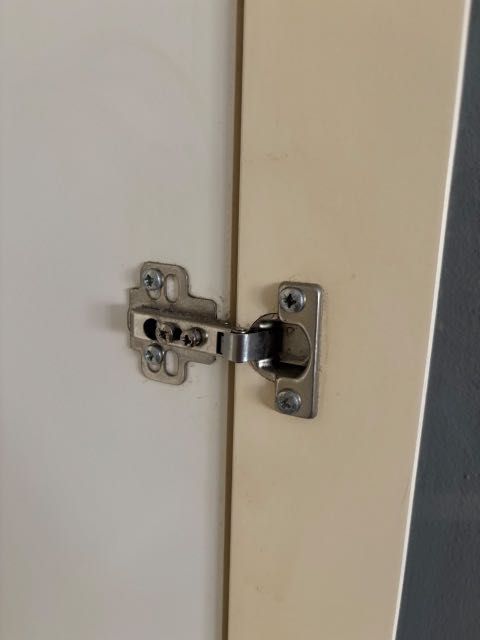 Roupeiro branco, Ikea, com portas de vidro e duas gavetas