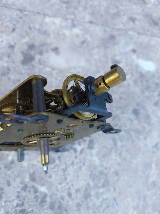 639 Mechanizm starego zegara Muhlheim chodzik balansowy zerwana spręży