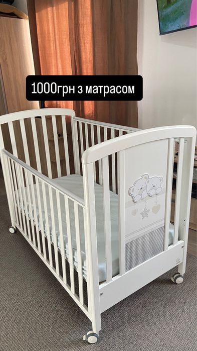 Дитяча кроватка і матрас