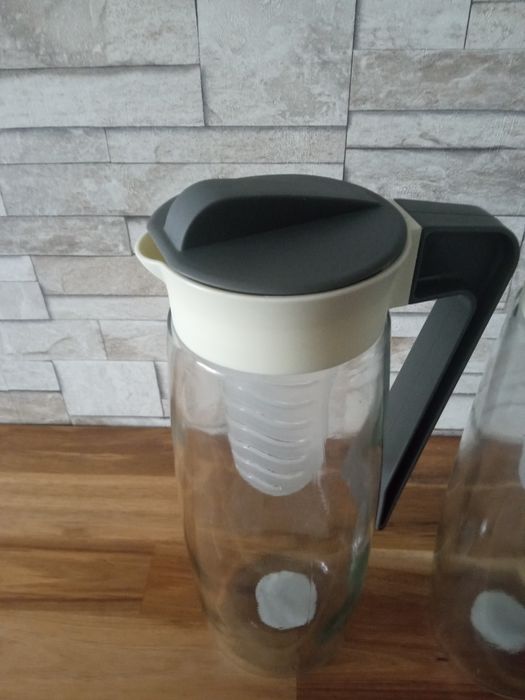 Dzbanki szklane na sok