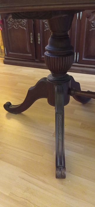 Mesa em madeira maciça extensível