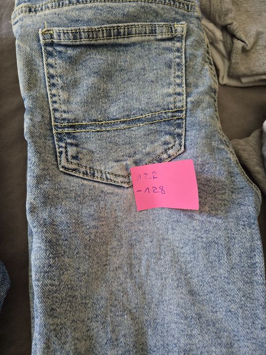 Spodnie, jeansy, bluzy, koszulki 122/128 zestaw