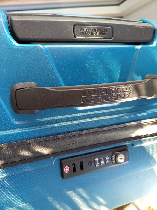 Duża walizka American traveller