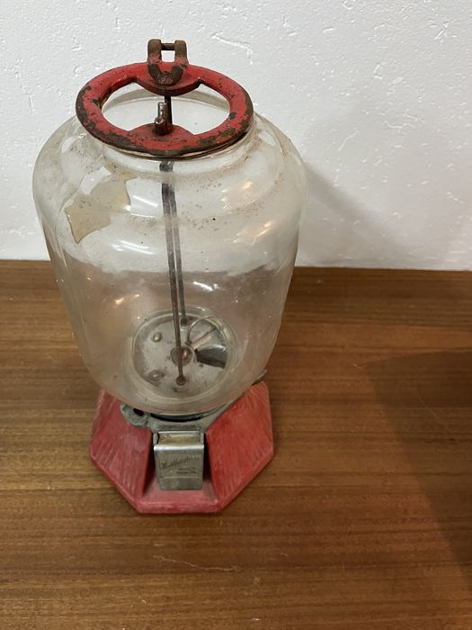 Northwestern Morris Illinois chewing gum machine. USA 1950 -