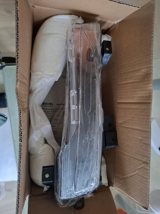 Права протитуманна фара Tesla model Y,3 2022-2025