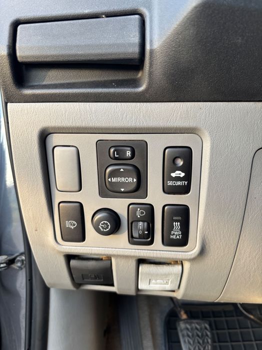 Toyota Hilux 4WD 5 lugares - 2011