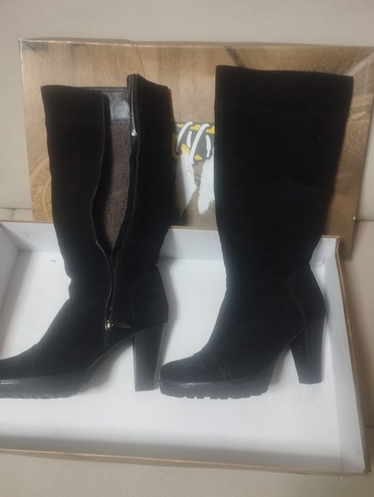 Зимние женские сапоги