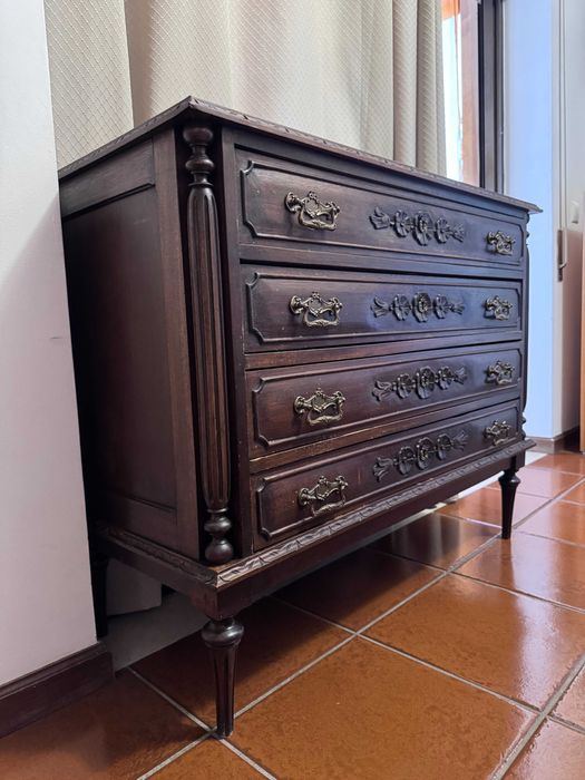 Cómoda com Gavetas