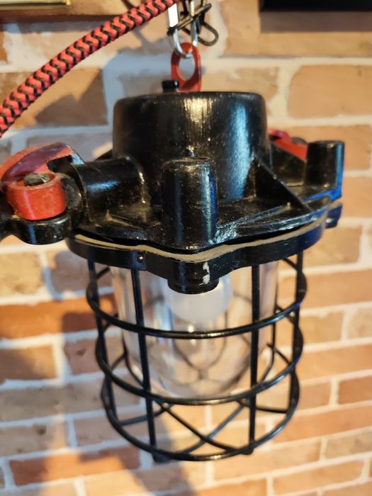 Kultowa lampa industrialna POLAM GDAŃSK – PRL Loft (odnowiona)