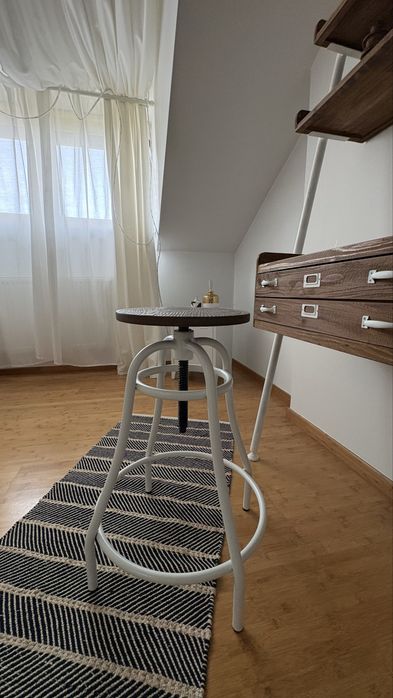 Regal z szuflada i polkami wolnostojacy bez wiercenia