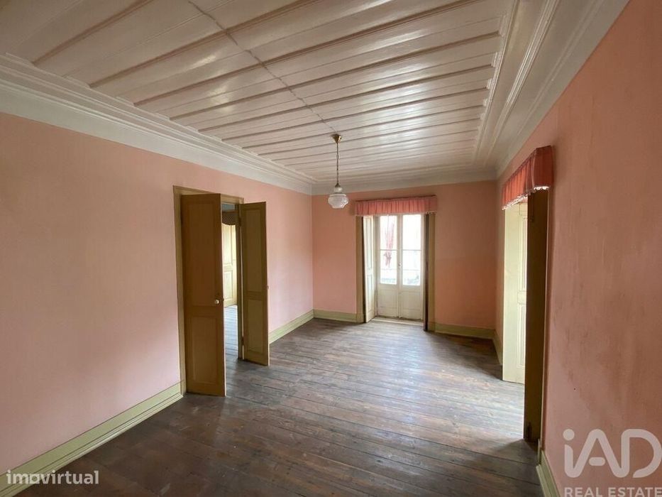 Ateliê T4 em Alcobaça e Vestiaria
