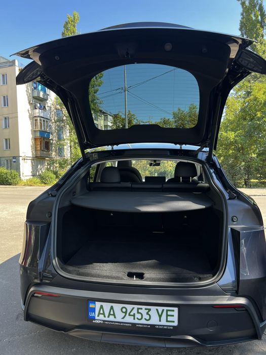 Продам Tesla model Y.