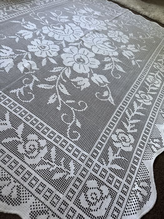 Obrus wzory szydełkowe motywy kwiatowe do kolekcji