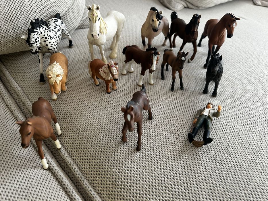 Figurki koni schleisch