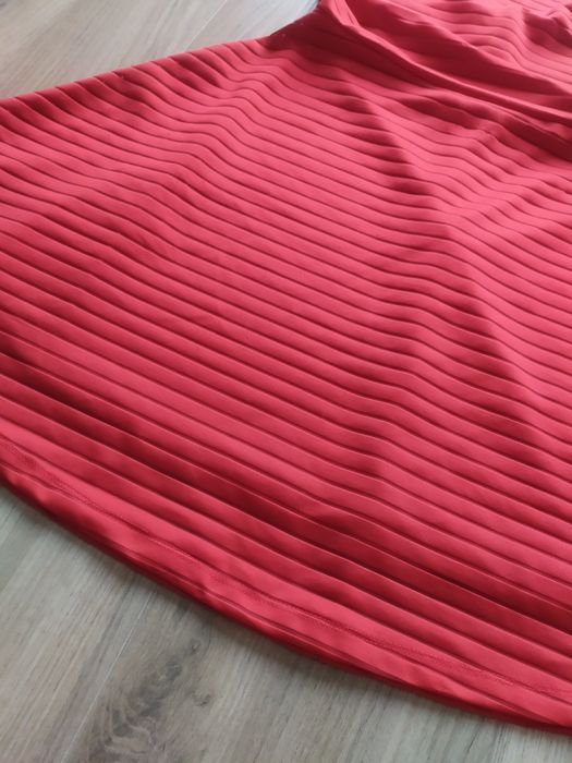 Sukienka Guess czerwona, na imprezę rozmiar 36