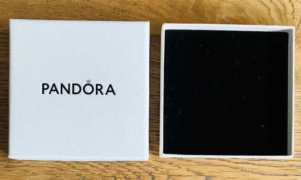 Pudełko na biżuterię białe Pandora 9x9x2 cm