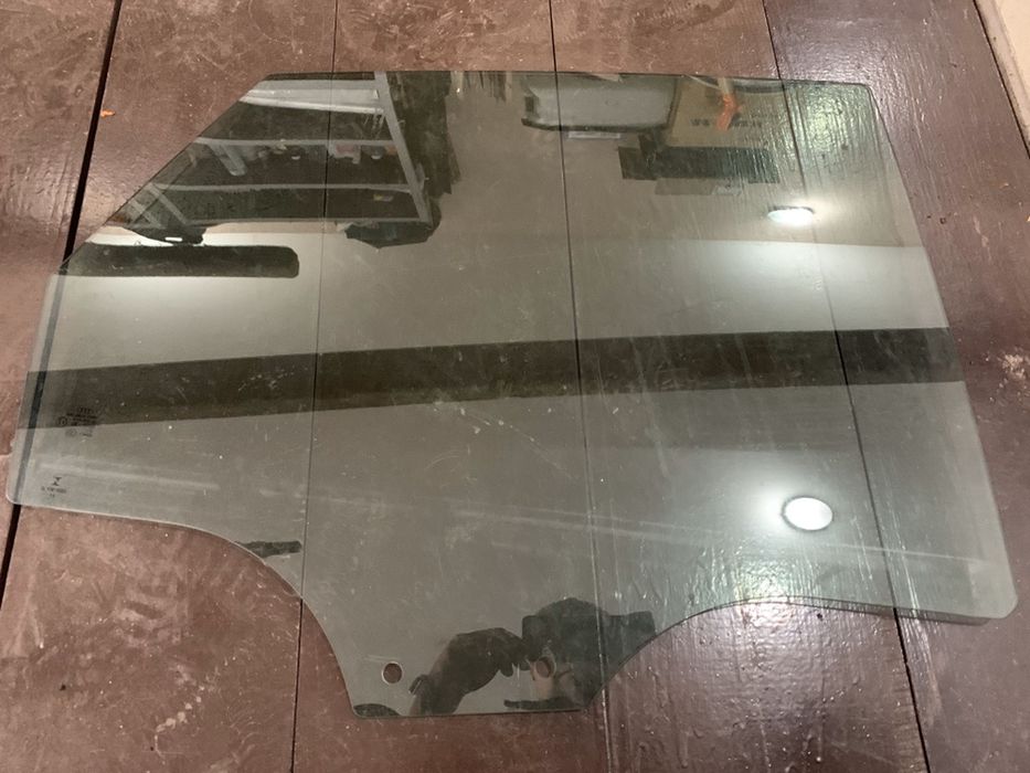 Стекло Заднее правое Audi Q5 FY 80A