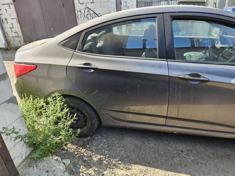 Двері HYUNDAI accent