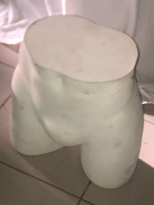 Expositor de anca masculina