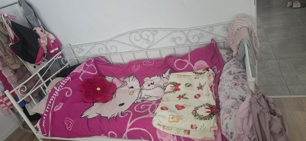 Lóżko krzeslo i biurko