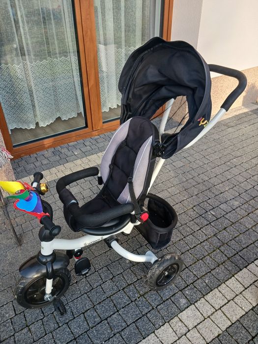 Rowerek dziecięcy trójkołowy.