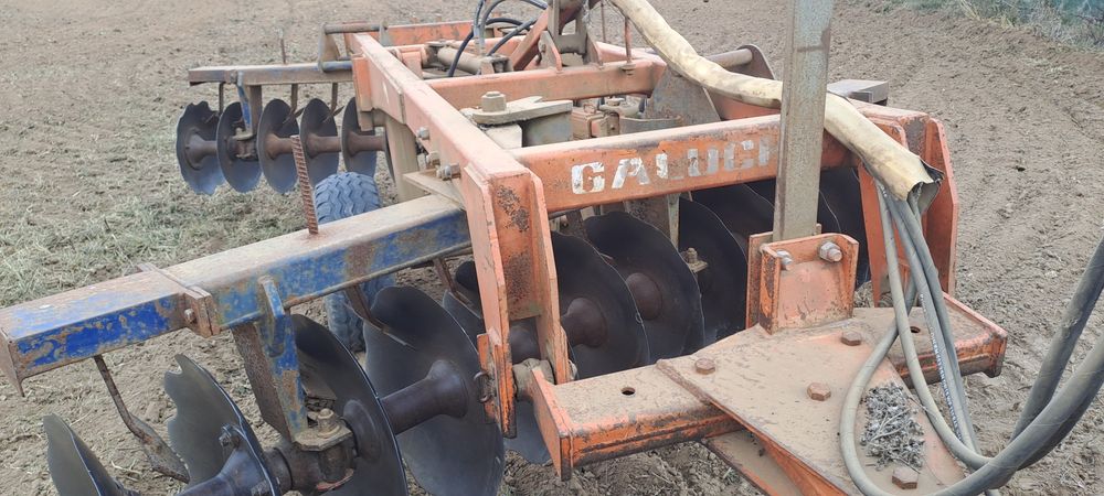Reboque Banheira trator herculano 16 toneladas e grade de discos galucho glhr