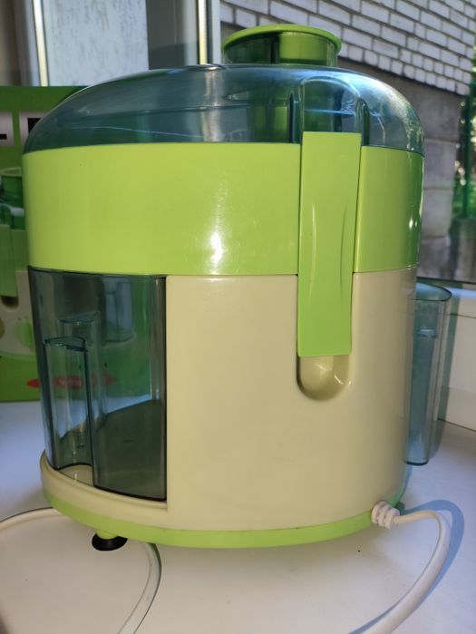 Соковижималка Delfa DJ-300
