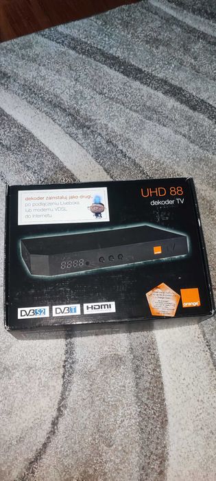 Livebox 3.0 + dekoder tv UHD 88