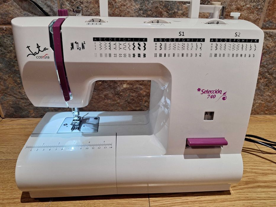 Máquina de costura Jata 740