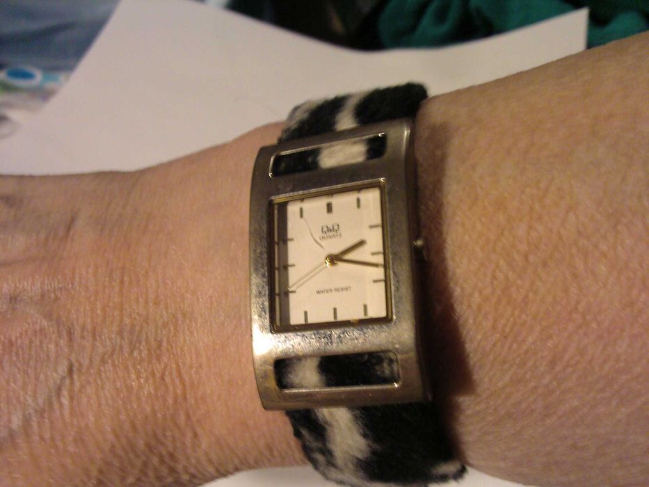 Наручные часы "QэндQ", кварцевые, Япония, б/у